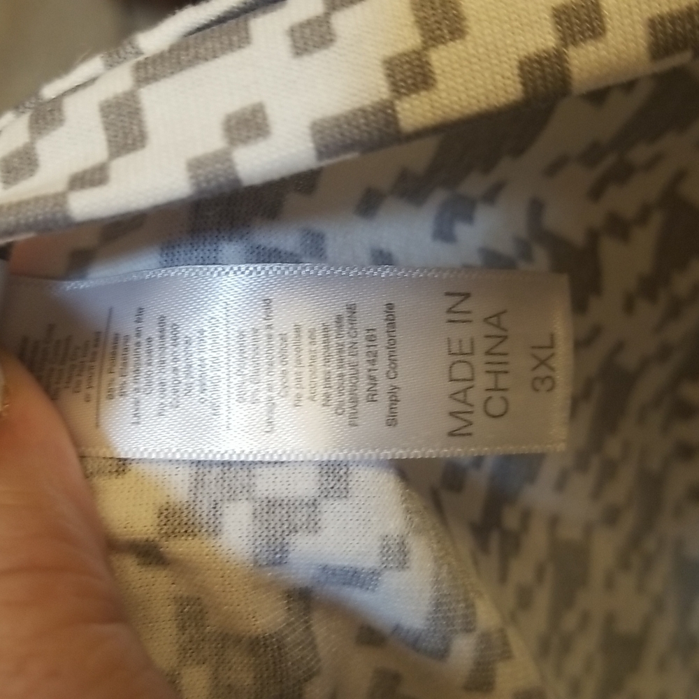 Lularoe V Neck Plus Size Tshirt - image 6